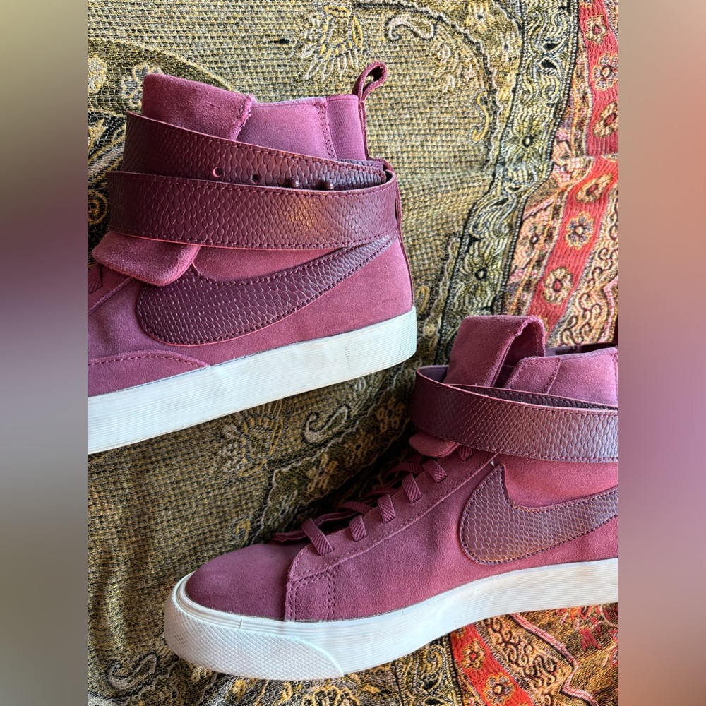 Nike High Top Slip Ons Maroons color with snakeskin detail - Picture 11 of 11